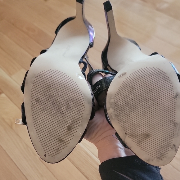 BCBGMaxAzria Black and Gold Heels with Sleek Design - Picture 3 of 4